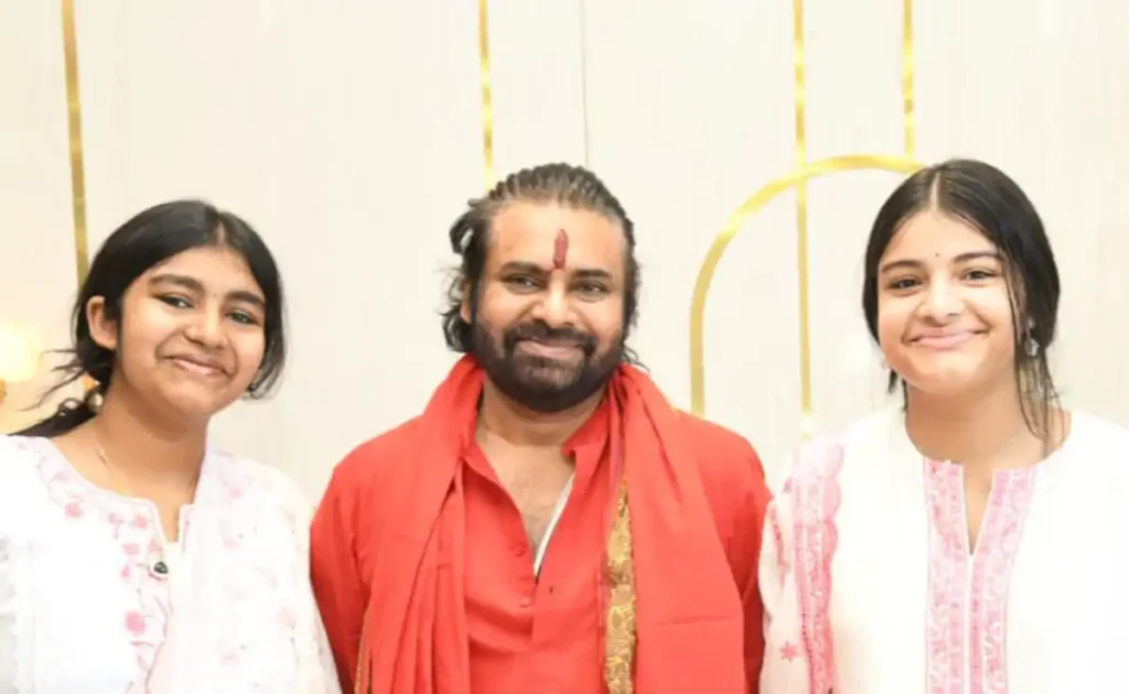 pawan kalyan with his daughters Aadhya ( left) and Polena Anjani ( right)