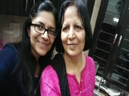 swati maliwal with mother