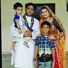 Aniruddhacharya Ji with wife and sons