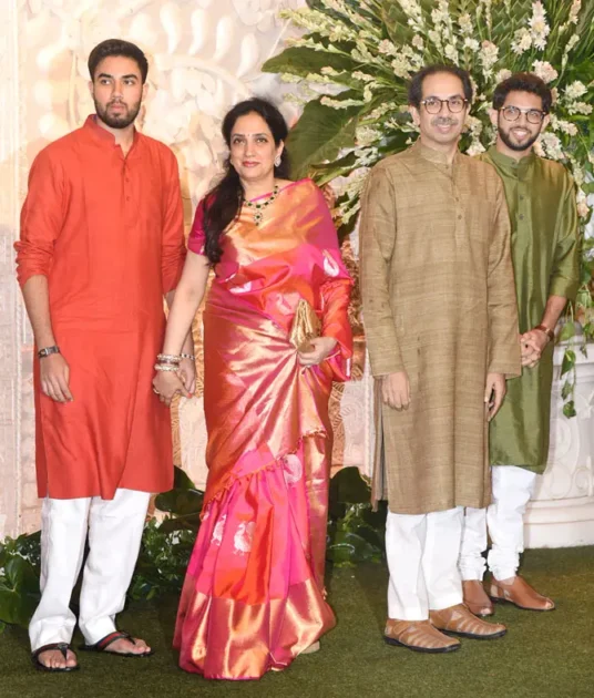 Aaditya Thackeray with parents and brother