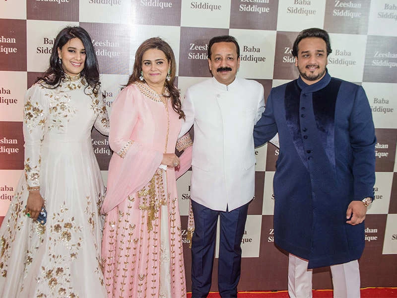 Arshiya siddique with parents and brother