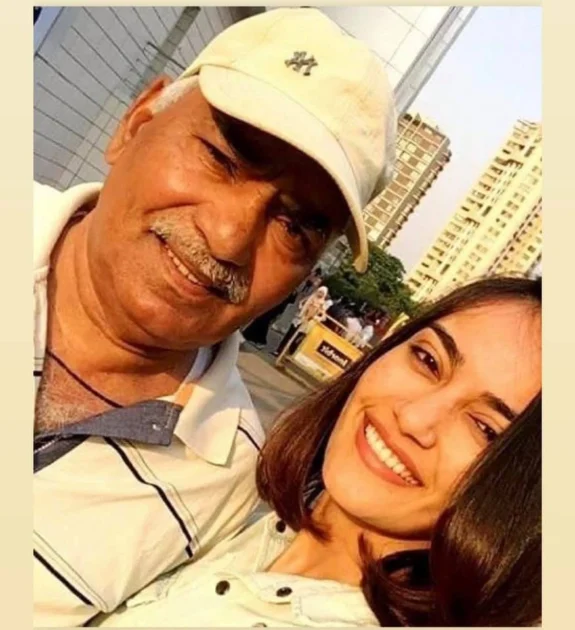 Surbhi Jyoti with her father