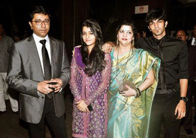 amit thackeray with family