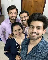 avinash mishra with family