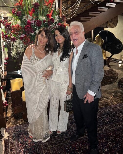 Alekha Advani with her parents