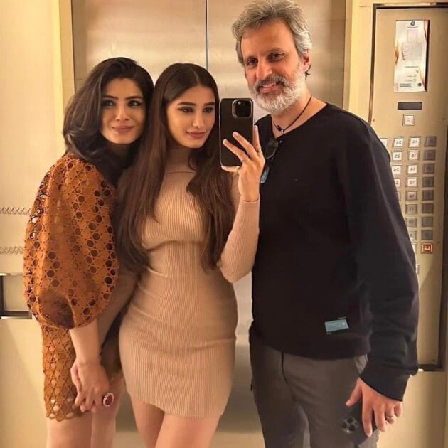 Rasha Thadani with her mother and father