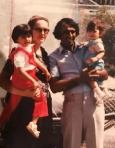 Aliya-fakhri-childhood-picture-with-family