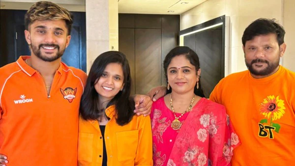 Nitish kumar reddy with his father, mother and sister