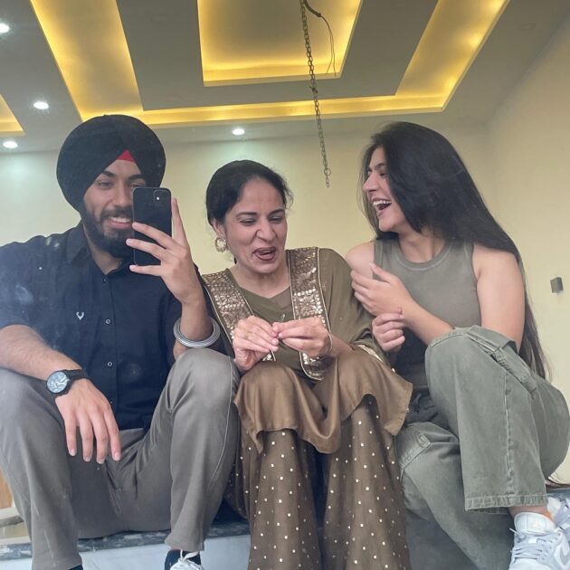 RJ Simran with her mother and brother