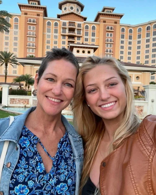 Sydney Thomas with her mother